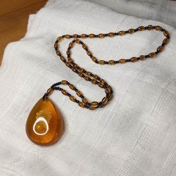Imitation amber bread necklace - Picture 3 of 4